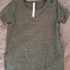 Lululemon swiftly tech short sleeve